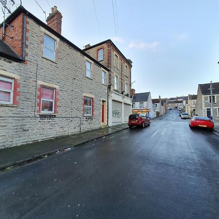 בארי F3 2 Bedroomed Town House - Free Parking - Super 150 Mbps Wifi Near Gavin N Stacey Film House - 1 Free Dog Allowed מראה חיצוני תמונה
