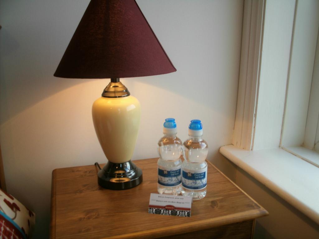 בארי F3 2 Bedroomed Town House - Free Parking - Super 150 Mbps Wifi Near Gavin N Stacey Film House - 1 Free Dog Allowed חדר תמונה