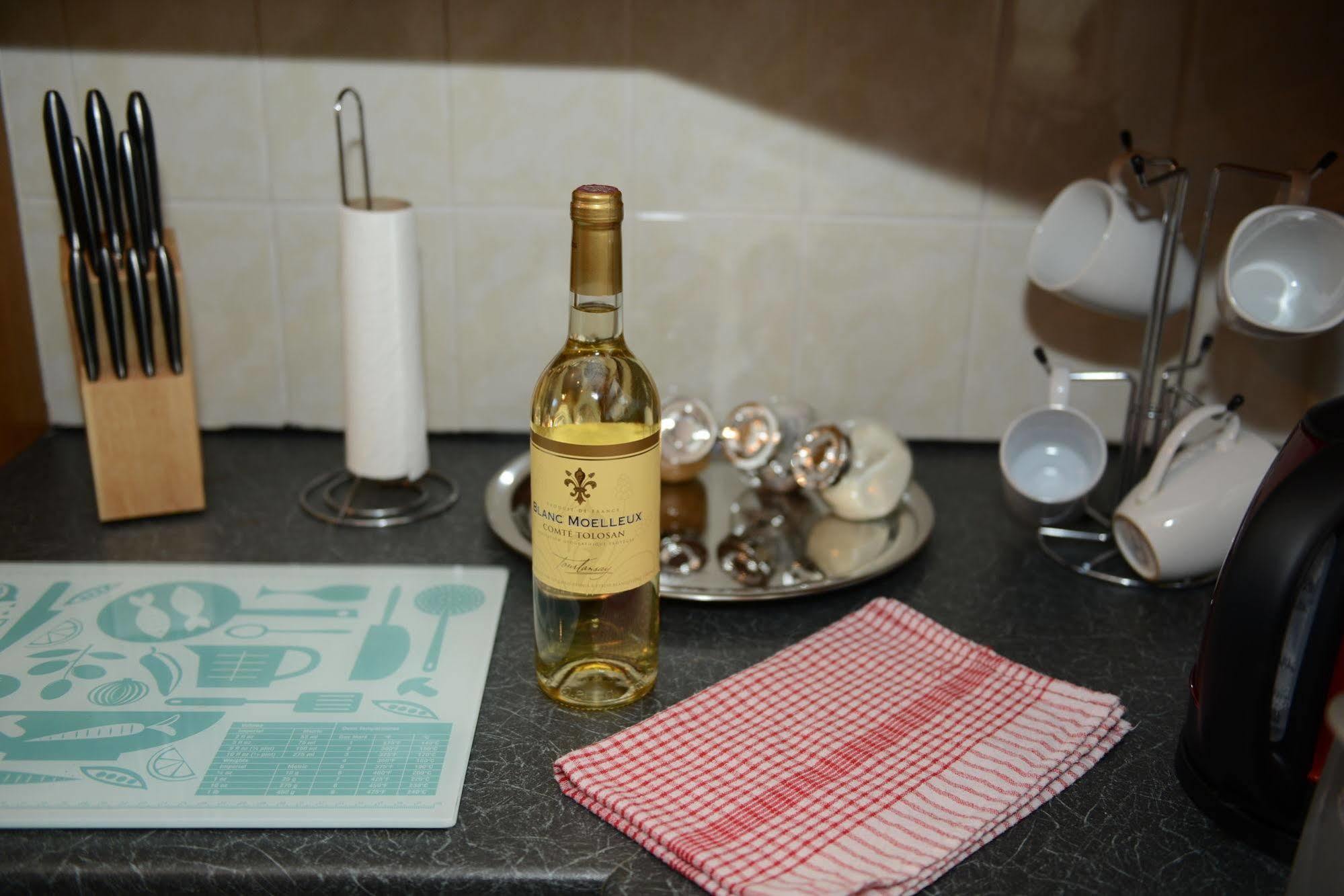 בארי F3 2 Bedroomed Town House - Free Parking - Super 150 Mbps Wifi Near Gavin N Stacey Film House - 1 Free Dog Allowed מראה חיצוני תמונה