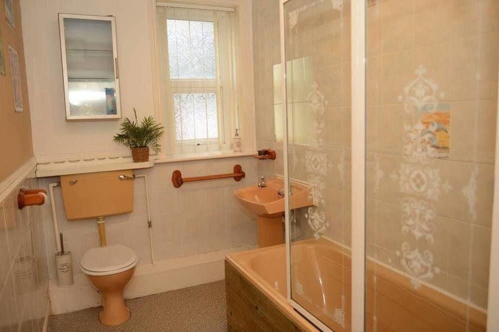 בארי F3 2 Bedroomed Town House - Free Parking - Super 150 Mbps Wifi Near Gavin N Stacey Film House - 1 Free Dog Allowed מראה חיצוני תמונה