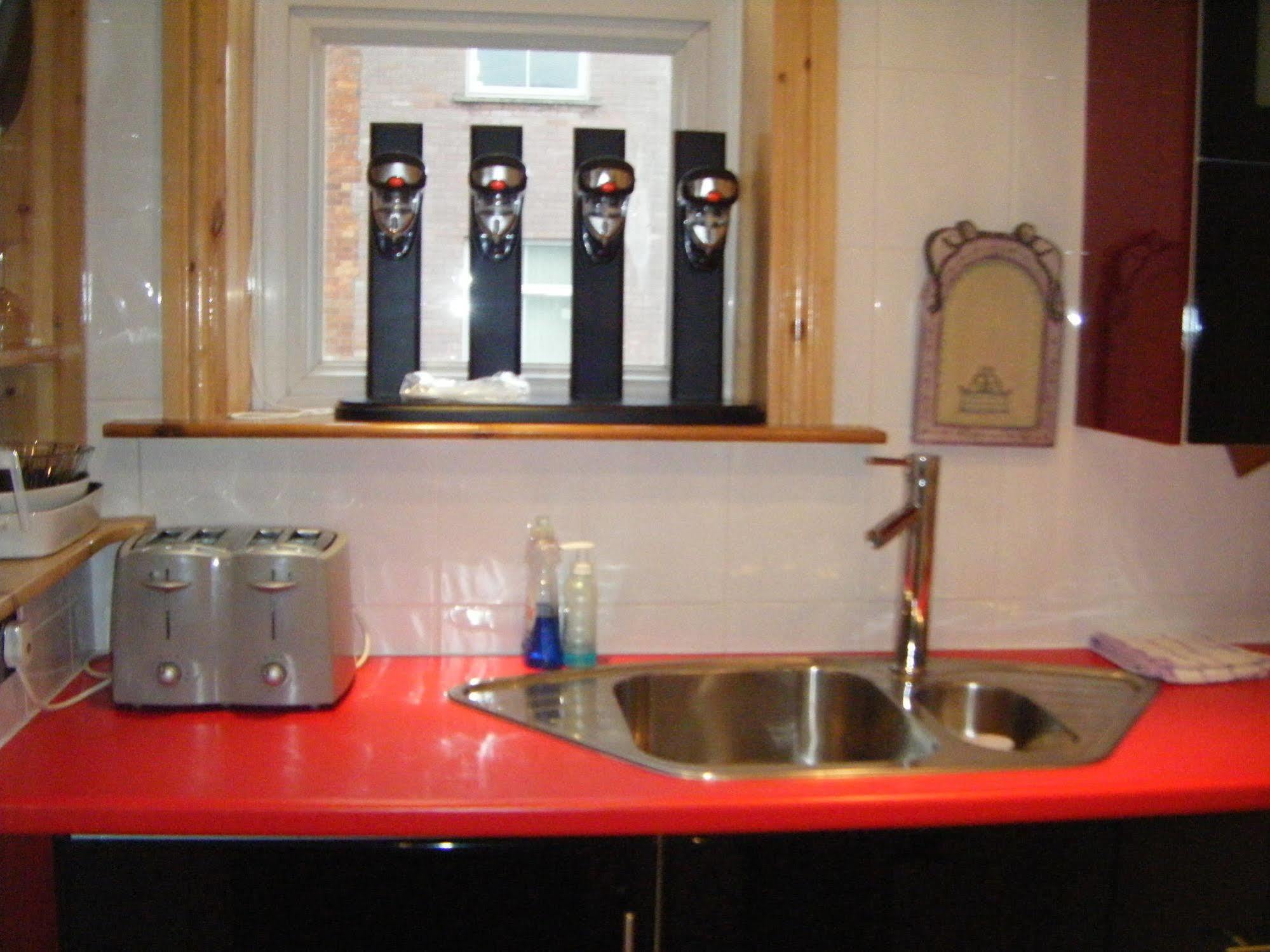בארי F3 2 Bedroomed Town House - Free Parking - Super 150 Mbps Wifi Near Gavin N Stacey Film House - 1 Free Dog Allowed מראה חיצוני תמונה