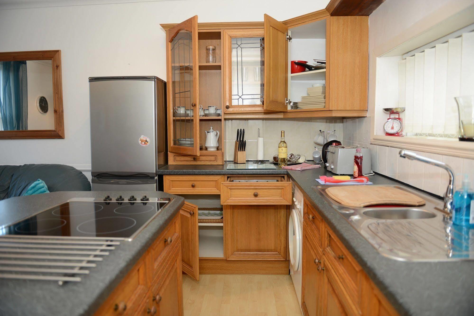 בארי F3 2 Bedroomed Town House - Free Parking - Super 150 Mbps Wifi Near Gavin N Stacey Film House - 1 Free Dog Allowed מראה חיצוני תמונה