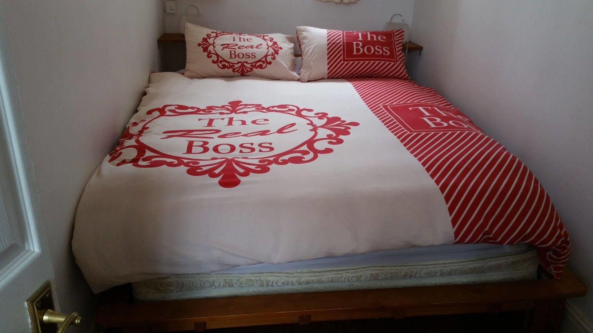 בארי F3 2 Bedroomed Town House - Free Parking - Super 150 Mbps Wifi Near Gavin N Stacey Film House - 1 Free Dog Allowed מראה חיצוני תמונה