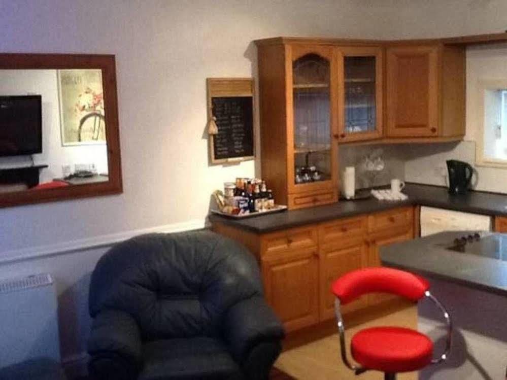 בארי F3 2 Bedroomed Town House - Free Parking - Super 150 Mbps Wifi Near Gavin N Stacey Film House - 1 Free Dog Allowed מראה חיצוני תמונה